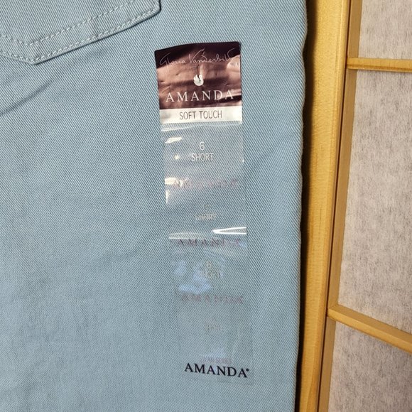 NWT Gloria Vanderbilt Amanda light blue denim jeans baby blue color size 6 Short - Picture 3 of 16